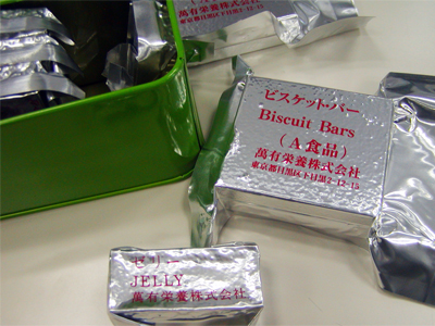 ストライクウィッチーズ 劇場版 戦闘糧食 Ⅰ型仕様に入っているゼリーとビスケット