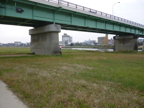 ナナとメアを見守るモモちゃんごっこ