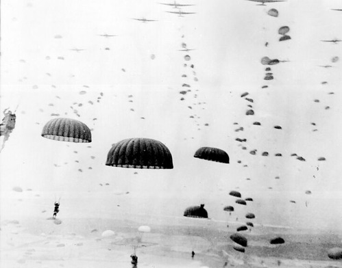 800px-Waves_of_paratroops_land_in_Holland