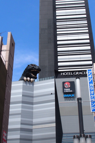P4091067shinjuku-godzilla